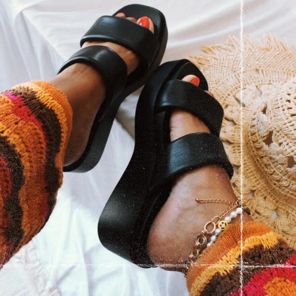 Shoes - 🆕Summer Faves Collection// Black Double band Sandal